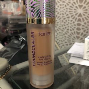 Foundcealer Foundation- shade 44H Tan Honey